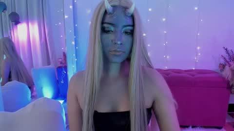 _karine01 online show from October 23, 2025, 6:02 am