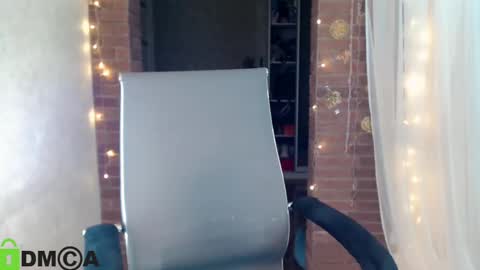  karolina online show from December 9, 2024, 5:52 pm