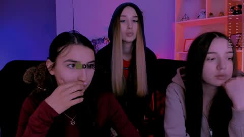 _kellykitten_ online show from April 10, 2026, 9:03 am