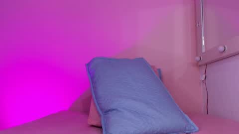 Kendall online show from September 12, 2025, 11:54 am