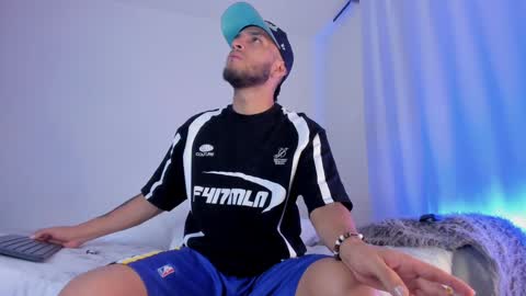 Snapshot of _kevin_xxx chatting on January 8, 2025, 5:05 am online show from January 8, 2025, 5:05 am