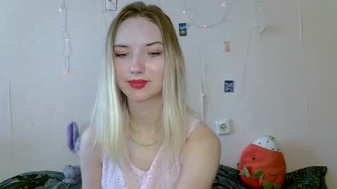 Snapshot of _kikiclark_ chatting on September 17, 2025, 8:16 am _kikiclark_ online show from September 17, 2025, 8:16 am