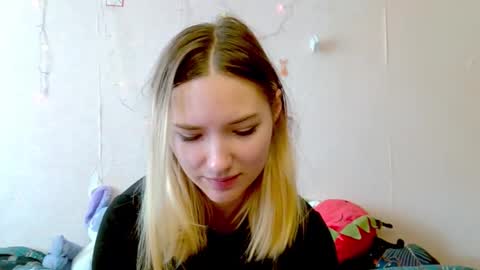 Snapshot of _kikiclark_ chatting on September 19, 2025, 9:11 am _kikiclark_ online show from September 19, 2025, 9:11 am