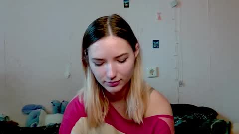 Snapshot of _kikiclark_ chatting on October 12, 2025, 8:35 am _kikiclark_ online show from October 12, 2025, 8:35 am