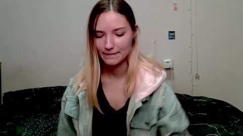 Snapshot of _kikiclark_ chatting on October 12, 2025, 8:41 pm _kikiclark_ online show from October 12, 2025, 8:41 pm