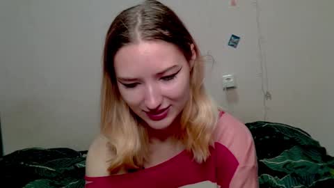 Snapshot of _kikiclark_ chatting on October 17, 2025, 1:25 pm _kikiclark_ online show from October 17, 2025, 1:25 pm