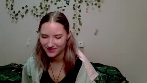 Snapshot of _kikiclark_ chatting on October 25, 2025, 9:20 pm _kikiclark_ online show from October 25, 2025, 9:20 pm