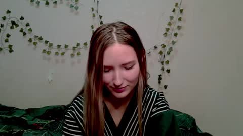 Snapshot of _kikiclark_ chatting on November 5, 2025, 6:30 pm _kikiclark_ online show from November 5, 2025, 6:30 pm