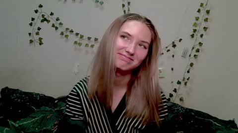 Snapshot of _kikiclark_ chatting on November 7, 2025, 9:04 pm _kikiclark_ online show from November 7, 2025, 9:04 pm