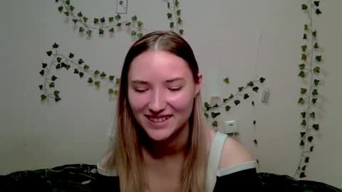 Snapshot of _kikiclark_ chatting on November 9, 2025, 4:16 pm _kikiclark_ online show from November 9, 2025, 4:16 pm