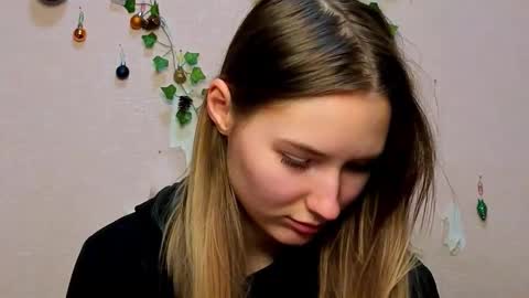 _kikiclark_ online show from February 1, 2026, 6:17 pm