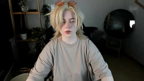 Li online show from September 13, 2025, 8:41 pm