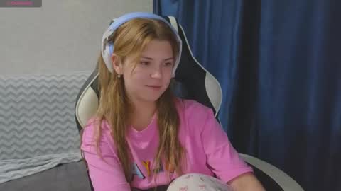 Molly   Emily online show from September 22, 2025, 7:05 pm