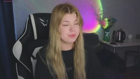 Snapshot of _kirieshka chatting on May 5, 2026, 2:08 am Molly Emily online show from May 5, 2026, 2:08 am