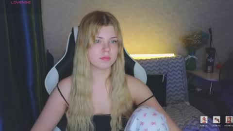 Snapshot of _kirieshka chatting on May 17, 2026, 8:38 pm Molly Emily online show from May 17, 2026, 8:38 pm