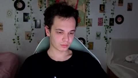 Snapshot of _kitekat_ chatting on October 27, 2025, 8:29 am _kitekat_ online show from October 27, 2025, 8:29 am