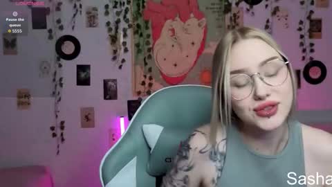 _kitekat_ online show from November 14, 2025, 12:26 pm