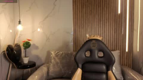 _kitten_1 online show from April 18, 2026, 3:10 am