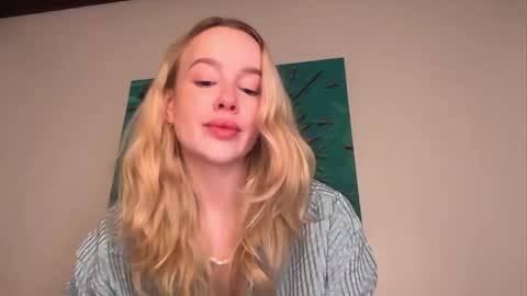 Snapshot of _kkkhaleesi_ chatting on May 18, 2026, 8:03 pm DENI online show from May 18, 2026, 8:03 pm
