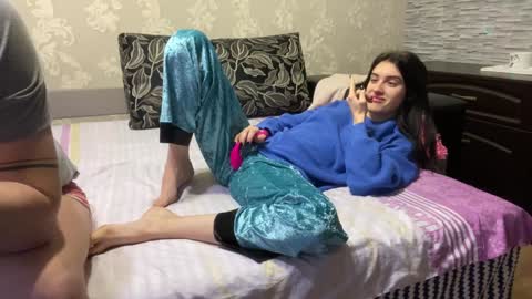  krisvanessa  online show from December 5, 2024, 12:00 pm