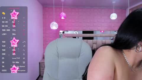 Snapshot of _laaura_ chatting on June 2, 2026, 1:02 pm Laura online show from June 2, 2026, 1:02 pm