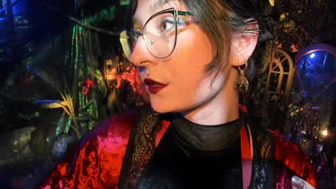 Snapshot of _lady_luna_ chatting on April 2, 2026, 9:23 pm Lady Luna online show from April 2, 2026, 9:23 pm