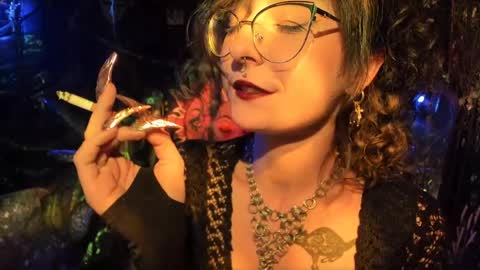 Snapshot of _lady_luna_ chatting on April 3, 2026, 9:35 pm Lady Luna online show from April 3, 2026, 9:35 pm