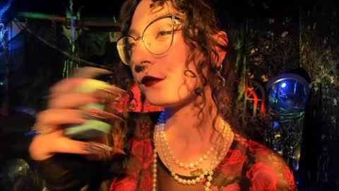 Snapshot of _lady_luna_ chatting on April 5, 2026, 7:44 pm Lady Luna online show from April 5, 2026, 7:44 pm
