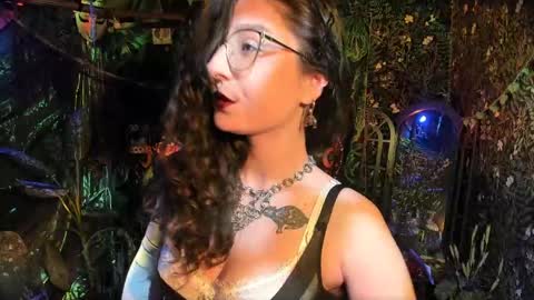Snapshot of _lady_luna_ chatting on April 14, 2026, 9:54 pm Lady Luna online show from April 14, 2026, 9:54 pm