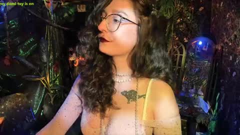 Snapshot of _lady_luna_ chatting on April 18, 2026, 10:32 pm Lady Luna online show from April 18, 2026, 10:32 pm