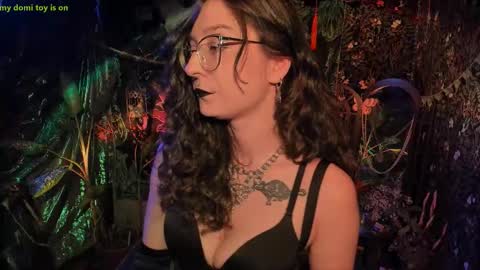 Snapshot of _lady_luna_ chatting on May 13, 2026, 10:17 pm Lady Luna online show from May 13, 2026, 10:17 pm