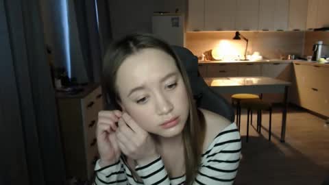 _lalune_ online show from February 5, 2026, 4:06 am