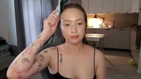 Snapshot of _lalune_ chatting on July 23, 2026, 10:35 am _lalune_ online show from July 23, 2026, 10:35 am