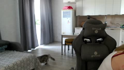 Snapshot of _lalune_ chatting on July 24, 2026, 8:12 am _lalune_ online show from July 24, 2026, 8:12 am