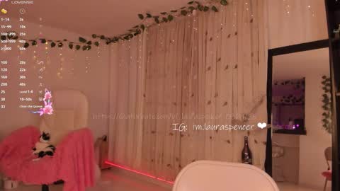 Laura online show from November 8, 2025, 9:31 am