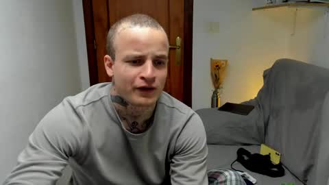 Snapshot of _layne chatting on April 23, 2026, 9:19 am Layne online show from April 23, 2026, 9:19 am