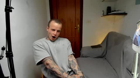 Snapshot of _layne chatting on April 26, 2026, 12:03 pm Layne online show from April 26, 2026, 12:03 pm
