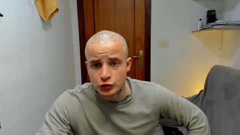 Snapshot of _layne chatting on May 5, 2026, 9:06 am Layne online show from May 5, 2026, 9:06 am