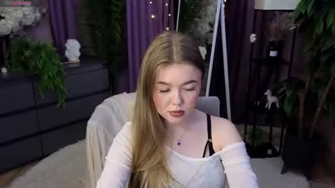 Snapshot of _liilcrystal_ chatting on June 18, 2026, 8:46 pm _liilcrystal_ online show from June 18, 2026, 8:46 pm