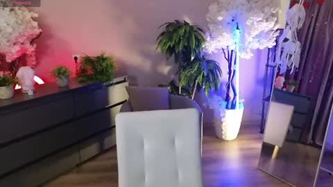 Snapshot of _liilcrystal_ chatting on July 11, 2026, 7:49 pm _liilcrystal_ online show from July 11, 2026, 7:49 pm