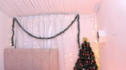Ivy 3 online show from December 4, 2024, 6:39 pm