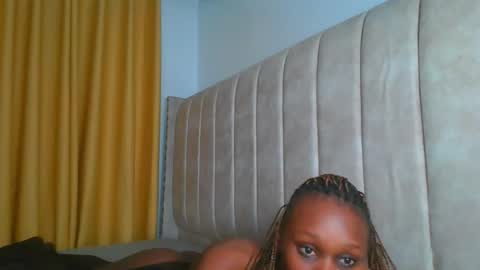 Littlevenus online show from September 16, 2025, 3:35 pm