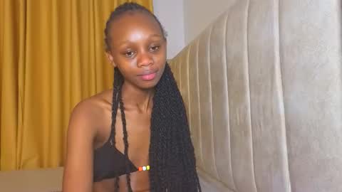 Littlevenus online show from November 3, 2025, 9:48 pm