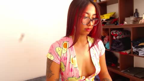 Snapshot of _loreana_ chatting on November 19, 2025, 4:29 pm _loreana_ online show from November 19, 2025, 4:29 pm