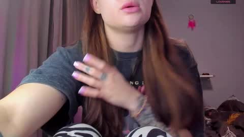 _lorra online show from September 26, 2025, 6:12 pm