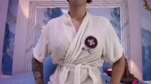 Lorrayne online show from September 23, 2025, 12:08 pm