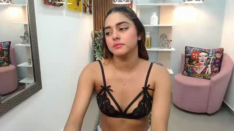 Snapshot of _lucy_grey chatting on June 3, 2026, 2:33 pm Lucy online show from June 3, 2026, 2:33 pm
