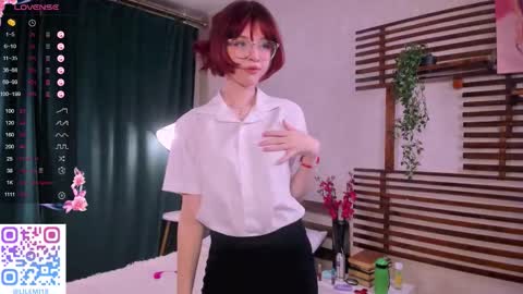 Snapshot of _lucystars chatting on November 4, 2025, 2:05 pm _lucystars online show from November 4, 2025, 2:05 pm