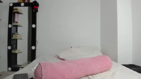 Luna online show from September 27, 2025, 2:05 am