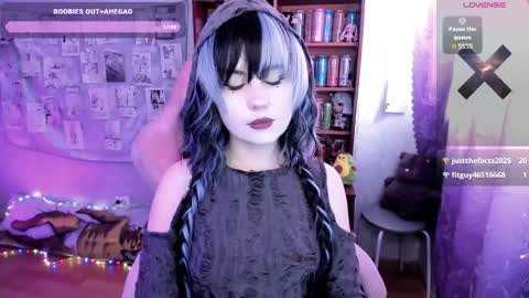 Mia online show from April 21, 2026, 4:41 am